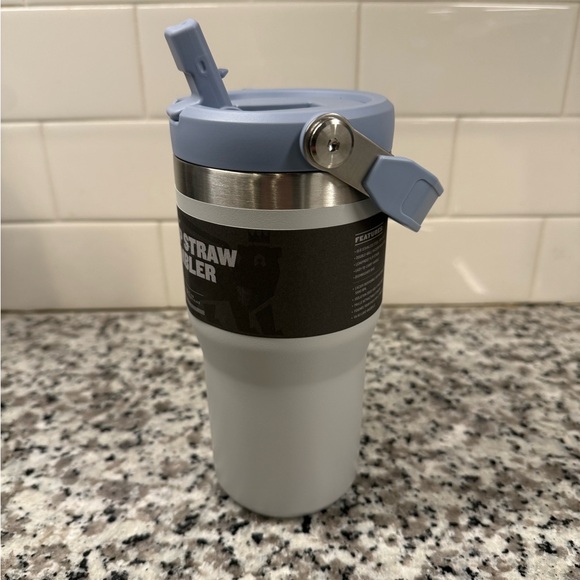 Stanley Flip Straw Iceflow Cup in color “Fog” - Picture 3 of 5